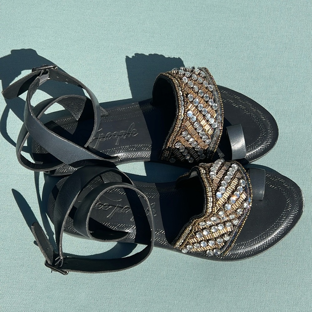 Free People Sun Peaks Embellished Black Leather Toe Loop Sandals size 38/7.5